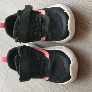 Kids tennis shoes 8 black pink blue white